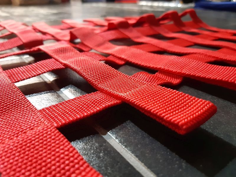 2 kusy síť do okna závodního auta 2Racing červená