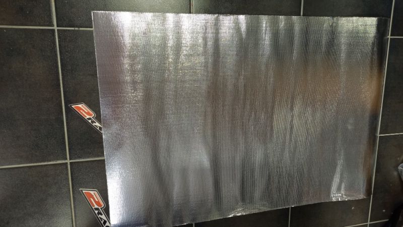 Samolepicí žáruvzdorná reflexní, tepelná izolace- pružné plátno s hliníkovou fólií 304 x 304 mm