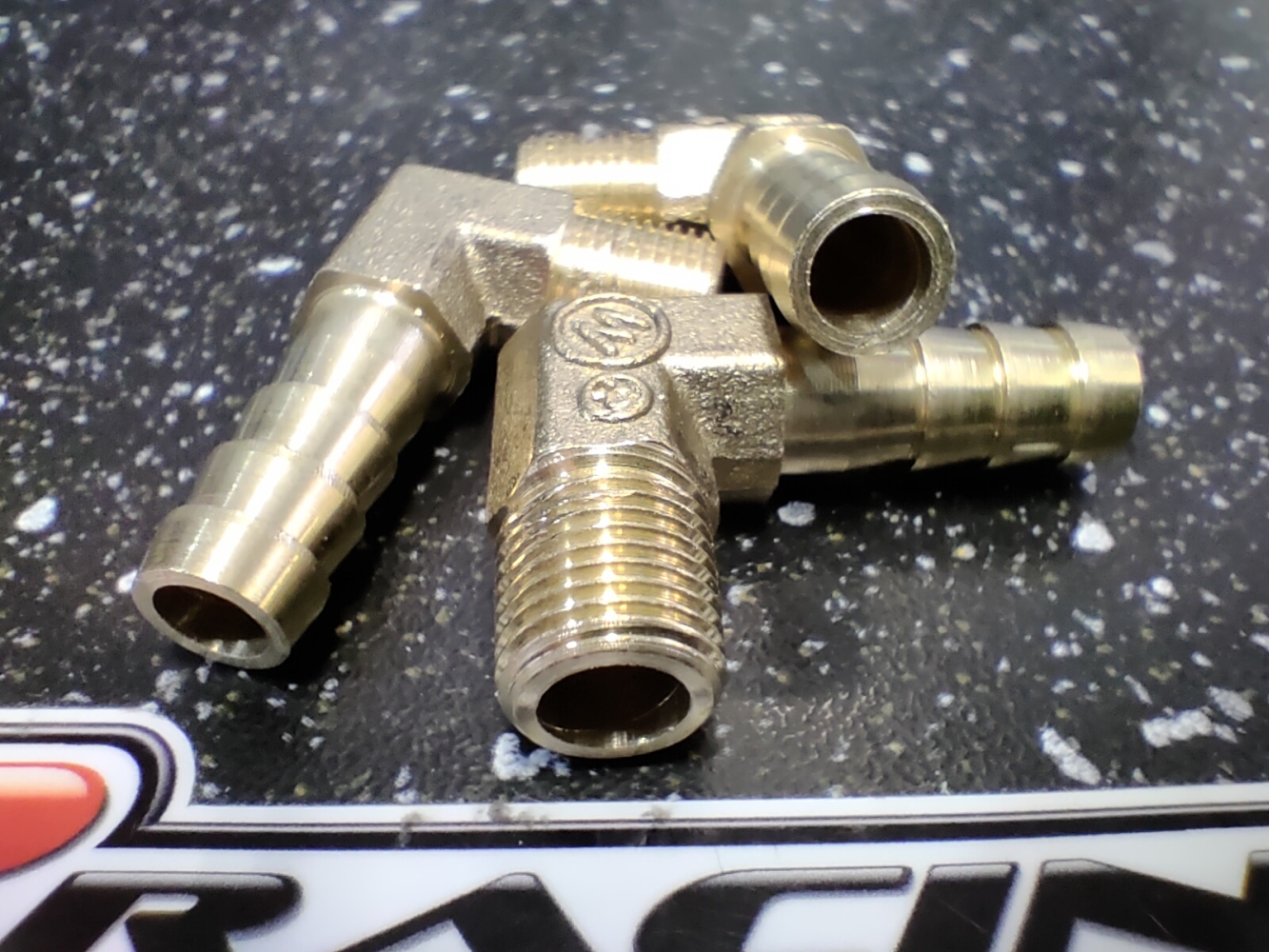 Koncovka 90° fitinka pro Facet Red Top 1/4NPTF na 9mm hadici