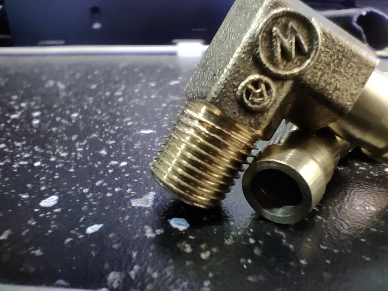 Koncovka 90° fitinka pro Facet Red Top 1/4NPTF na 9mm hadici