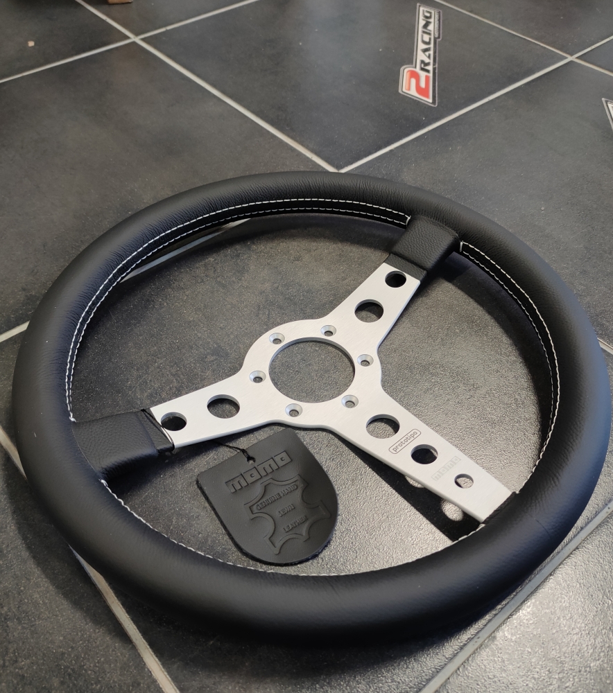 Tuningový volant Momo Prototipo plochý tříramenný 350/0mm hladká kůže