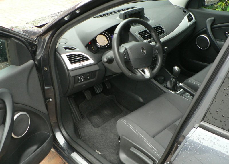 Renault Megane III GrandTour Dynamique 1.9 dCi 130ps 3/2010, 305035km