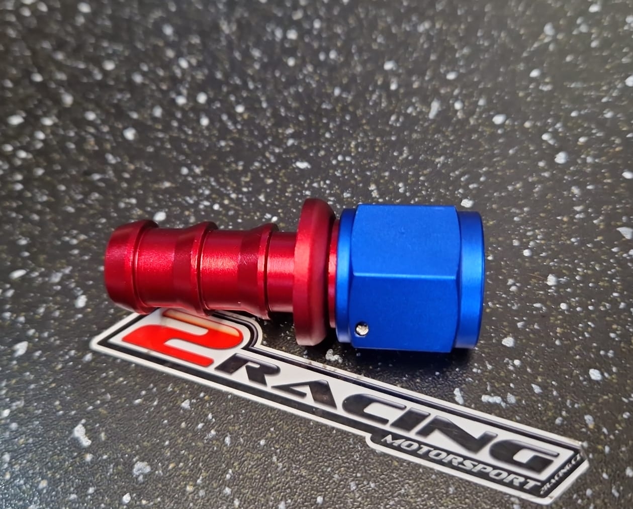 Připojení alu hadicová koncovka k nádrži rovná vstup a výstup AN10