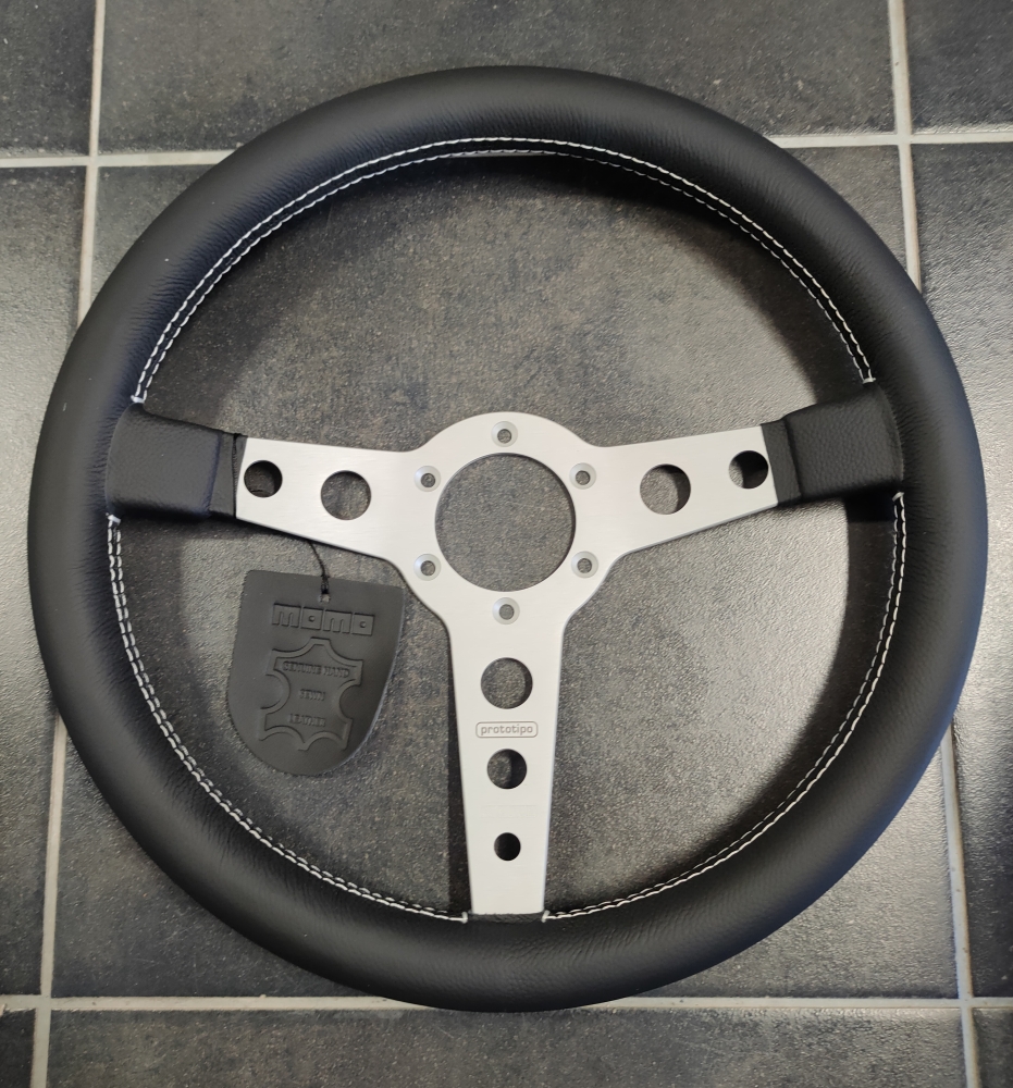 Tuningový volant Momo Prototipo plochý tříramenný 350/0mm hladká kůže