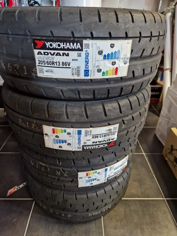 Sportovní pneu 205/60 R13 Yokohama A052 homologace E4