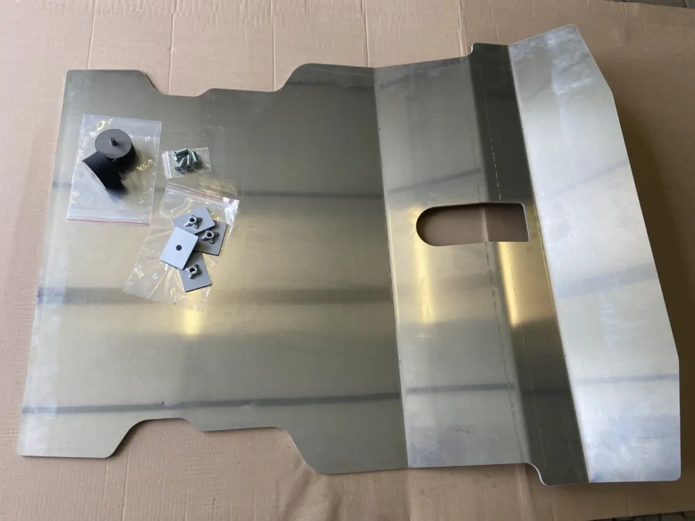 Lyžina krycí plech motoru 5mm duraluminium pro Toyota Corolla E12