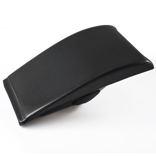 Karbonová ventilační kaplička na střechu vozu