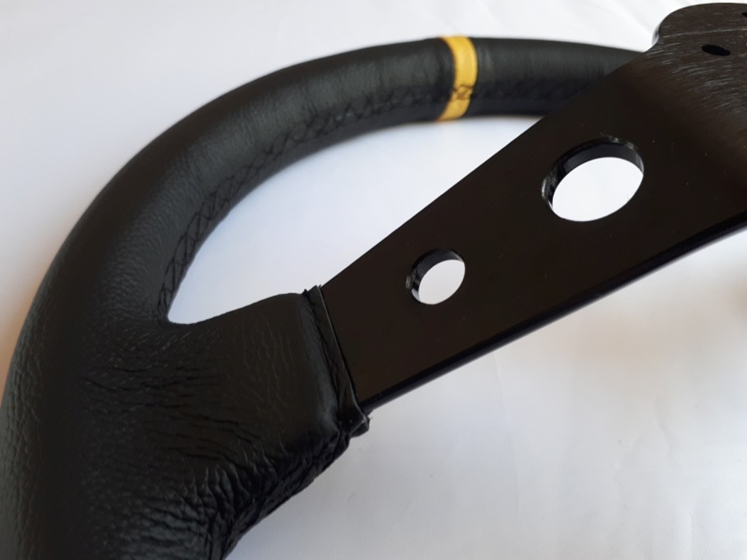 Závodní volant hladký 3ramena 350mm - odsazený 70mm - černý