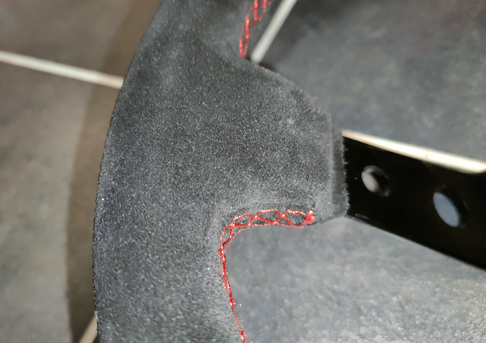 Semišový závodní volant RRS Rally 350mm/90mm 3 ramenný průměr věnce 32x28