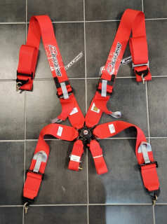 6bodý závodní bezpečnostní pás 2Racing s FIA homologací červený 3" široký